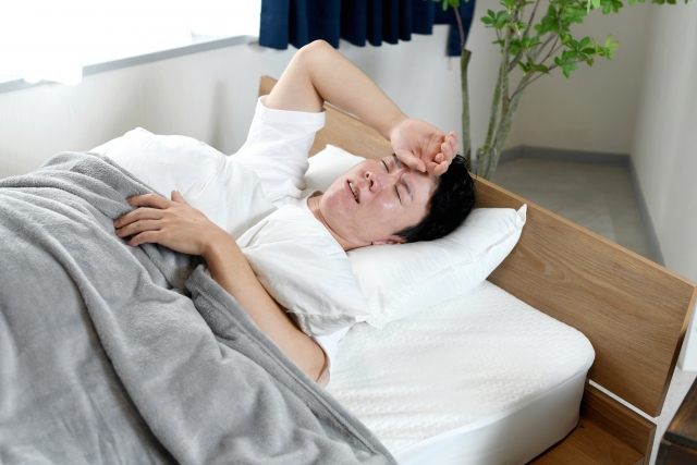 【腰痛で寝られない方必見】整体院が教える痛みの少ない寝方と骨盤矯正の大切さ